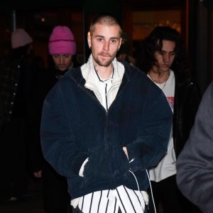 Justin Bieber Includes Viral 'Standing on Business' Clip on New Album 'Swag'