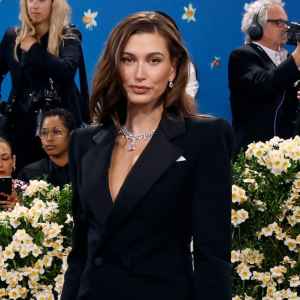 GettyImages 2213671145 Hailey Bieber Denies Using Rhode Sale for Justin and Scooters Settlement