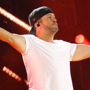 Luke Bryan Pokes Fun at Coldplay Kiss Cam Scandal During His Concert