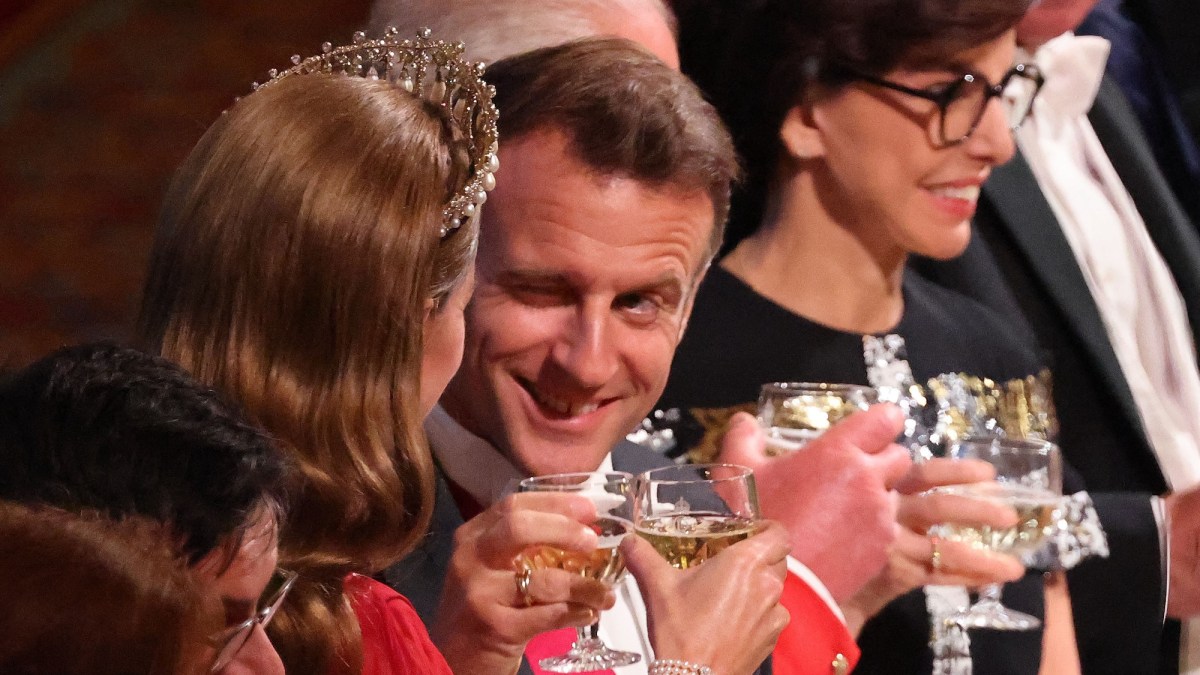 Kate Middleton Gets a Cheeky Wink From Emmanuel Macron at Banquet