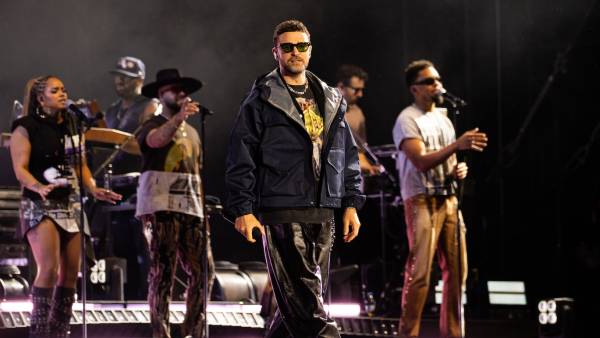 Justin Timberlake Appears to Yell at Stage Crew in New Video