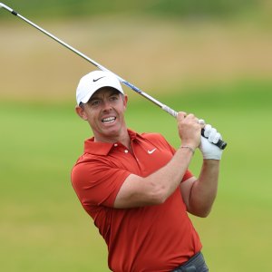 Rory McIlroy Says It's 'Ridiculous' He Hit 2 Golf Balls at Once