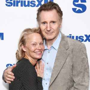 GettyImages-2227746075 Liam Neeson Reveals 1st Impression of 'Hot' Pamela Anderson Amid Romance