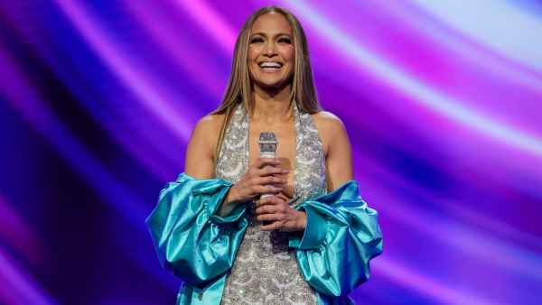 GettyImages-JenniferLopezAmericanMusicAwards.jpg