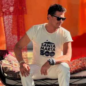 Carlos Vives lanza su disco más emblemático "La tierra del olvido" con nuevas versiones y música nueva