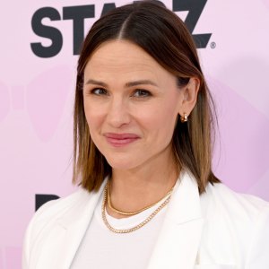 Jennifer Garner Used This Oil to Help With Thinning Hair and Said the Scent Is ‘Better Than Perfume’