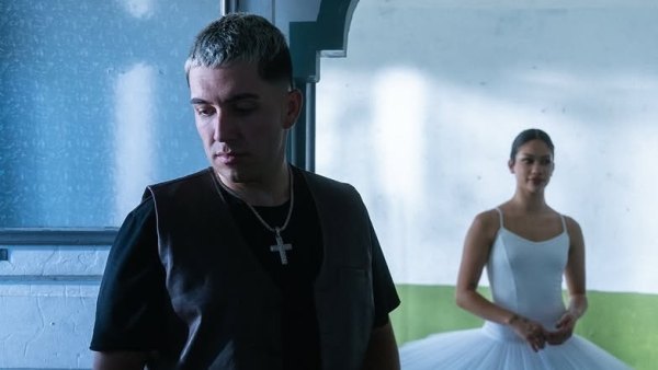Eslabón Armado y su nuevo video "Dame un Chanze"