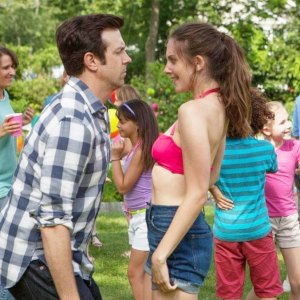 Jason Sudeikis and Alison Brie in Sleeping with Other People