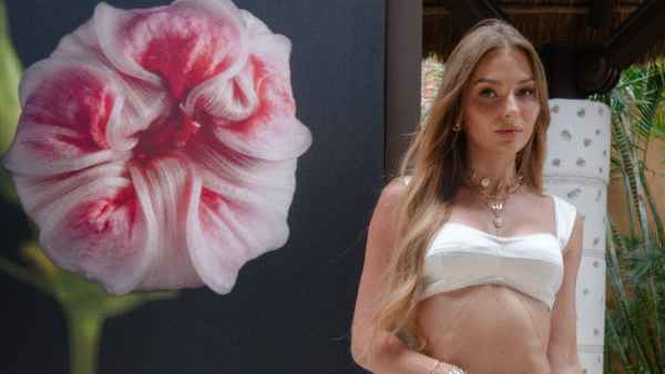 Irina Baeva, actriz de origen ruso en el Hotel Arte de Xcaret.