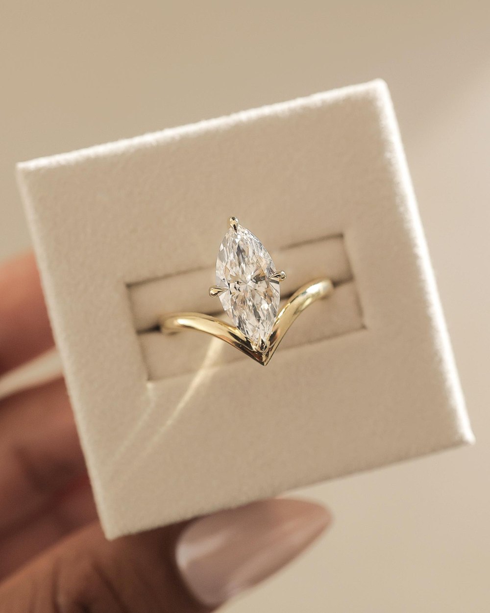 These Stunning Sustainable Engagement Rings and Wedding Bands Give Off Boutique Energy 006