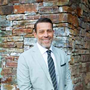 Tony Robbins Headshot