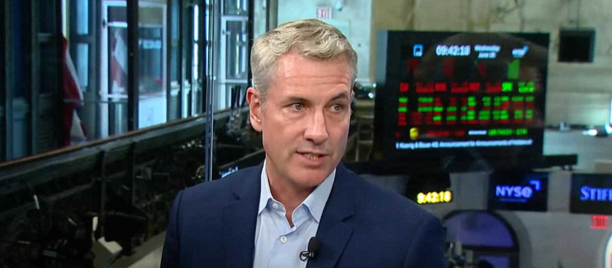 Who Is Andy Byron CEO at Coldplay Concert 005