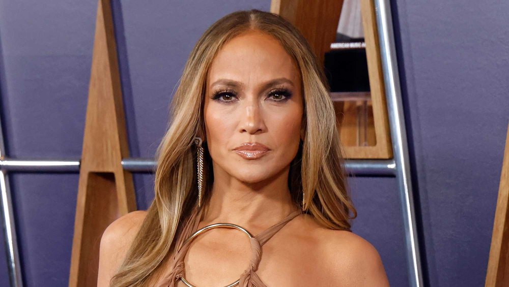 Jennifer Less Nail Jennifer Lopez's $20,000 Rich Handbag Style for 99% Less | Us Weekly