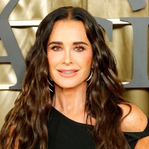 Kyle Richards Face Mask