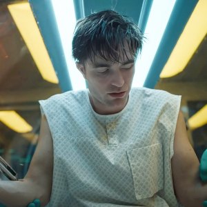 Robert Pattinson in Mickey 17