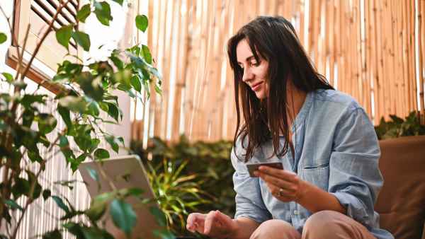 Online shopping concept. Sustainable lifestyle. Photo by Yuliya Taba/Getty Images