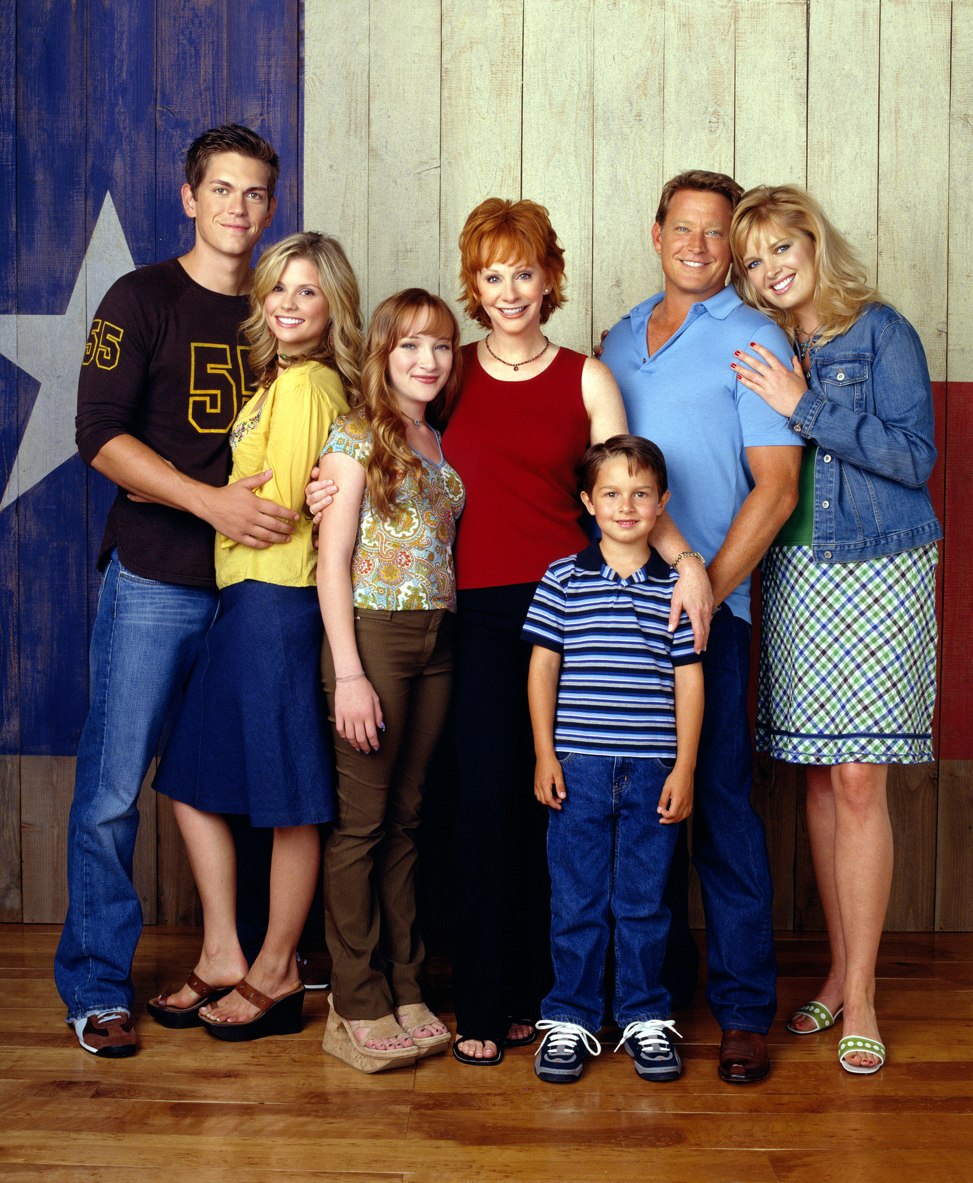 Happy's Place Cast Wants Kevin Costner to Play Reba McEntire's Dead Dad ...