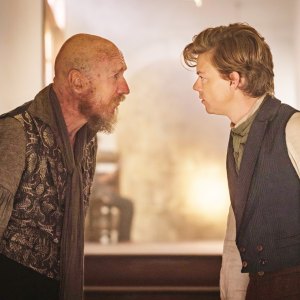 David Thewlis, Thomas Brodie-Sangster in The Artful Dodger