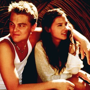 Leonardo DiCaprio, Virginie Ledoyen in The Beach