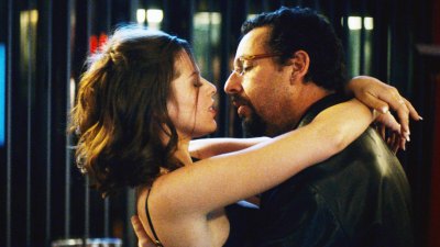 Julia Fox and Adam Sandler in Uncut Gems