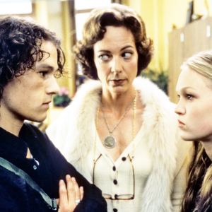 Heath Ledger, Allison Janney and Julia Stiles in 10 Things I Hate About You