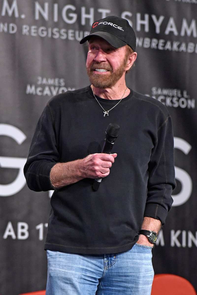 Chuck Norris recuerda cantar la canción de 'Walker, Texas Ranger' | Us ...