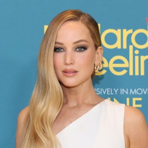 Jennifer Lawrence’s Favorite Toe-Ring Sandals Are $865 – See the Chic $22 Lookalike