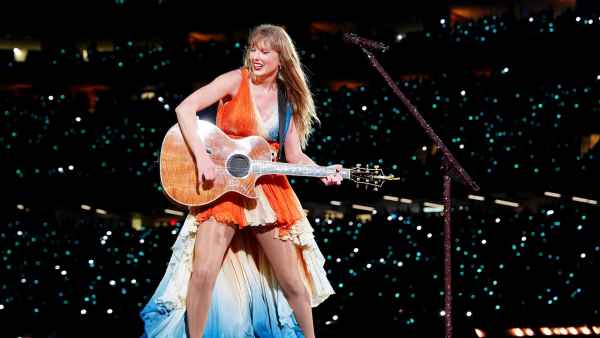 Taylor Swift Releases New Countdown After Announcing ‘Life of a Showgirl’