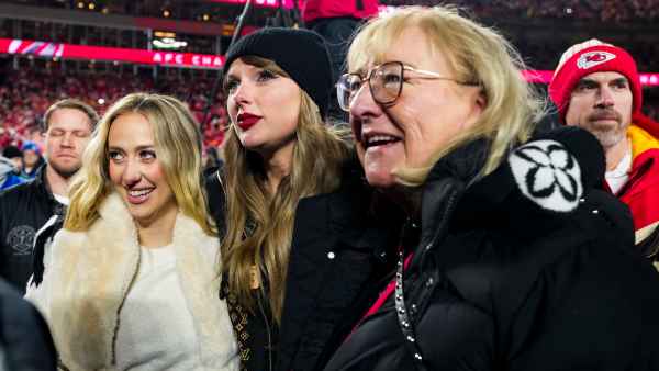 GettyImages-2195998857 Taylor Swift Donna Kelce Brittany Mahomes AFC Title 2025
