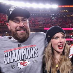 Taylor Swift Is a Football Fan!