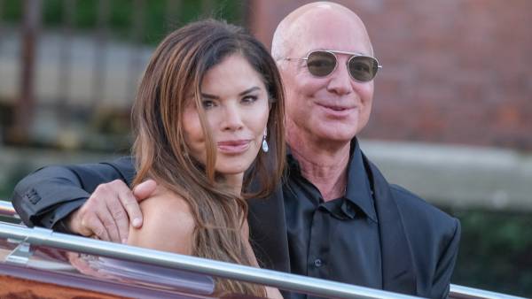 Jeff Bezos y su esposa Lauren Sánchez Bezos.
