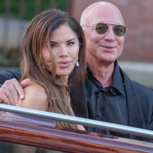 Jeff Bezos y su esposa Lauren Sánchez Bezos.