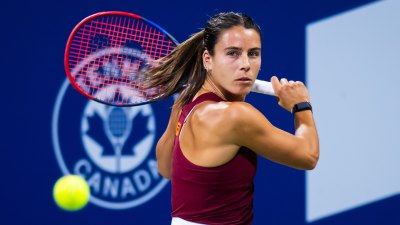 Tennis Star Emma Navarros Family Guide Meet Her Billionaire Parents
