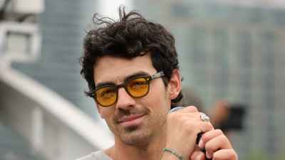 Joe Jonas singing.