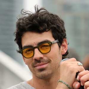 Joe Jonas singing.