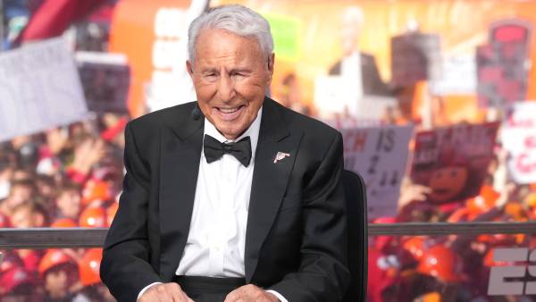 Lee-Corso-GettyImages-2232850134