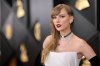Zoe Kravitz and Mother Lisa Destroyed Taylor Swift Bathroom Bonet