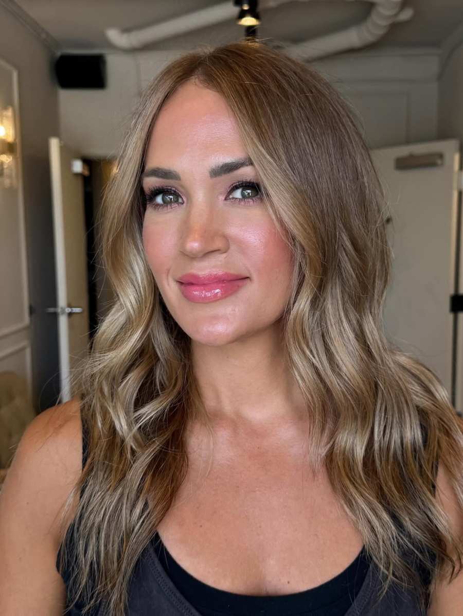Carrie Underwood Reveals Her Natural Hair Color After 30 Years Us Weekly