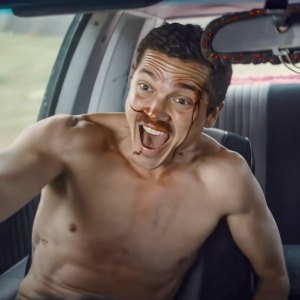 Karl Glusman and Samara Weaving in Eenie Meanie