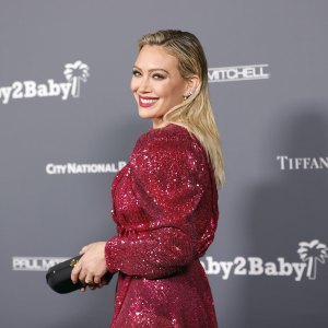WEST HOLLYWOOD, CALIFORNIA - NOVEMBER 13: Hilary Duff attends the Baby2Baby 10-Year Gala presented by Paul Mitchell on November 13, 2021 in West Hollywood, California. (Photo by Amy Sussman/Getty Images for Baby2Baby)