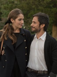 Lola Kirke and Gael García Bernal in Mozart in the Jungle