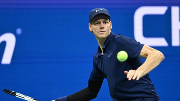 Fan Attempted to Steal Something From Jannik Sinners Bag While He Wasnt Looking at US Open