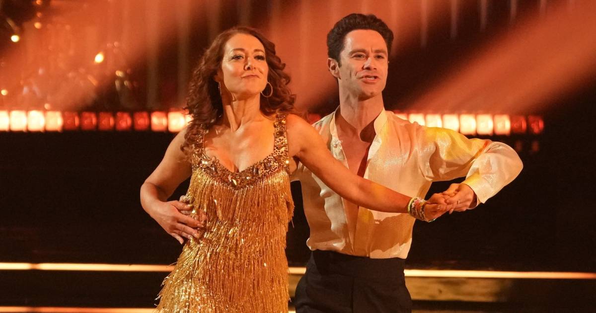 Sasha Farber Visits ‘Dancing With the Stars’ Studio After Claiming Season 35 Absence Wasn’t His Choice Sasha Farber Visits ‘Dancing With the Stars’ Studio After Claiming Season 35 Absence Wasn’t His Choice
