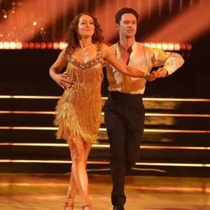 Alyson Hannigan Reveals Taylor Swift Watched Swiftie DWTS Episode