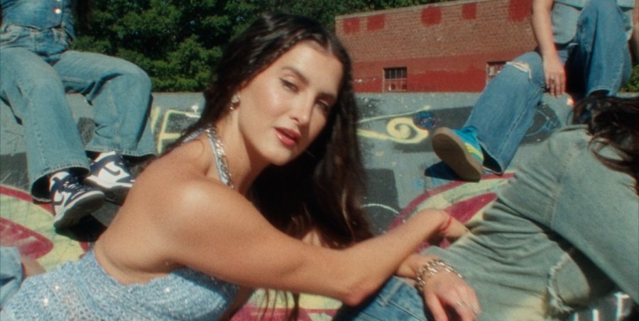 Camila Ramón lanza ‘No Hay Fotos’, su primer tema como cantante | Us Weekly