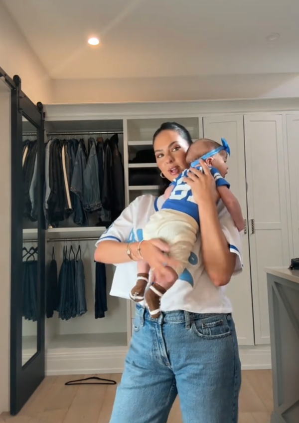 Jared Goff's Wife Christen Harper Twins With Baby at Her 1st Lions Game ...