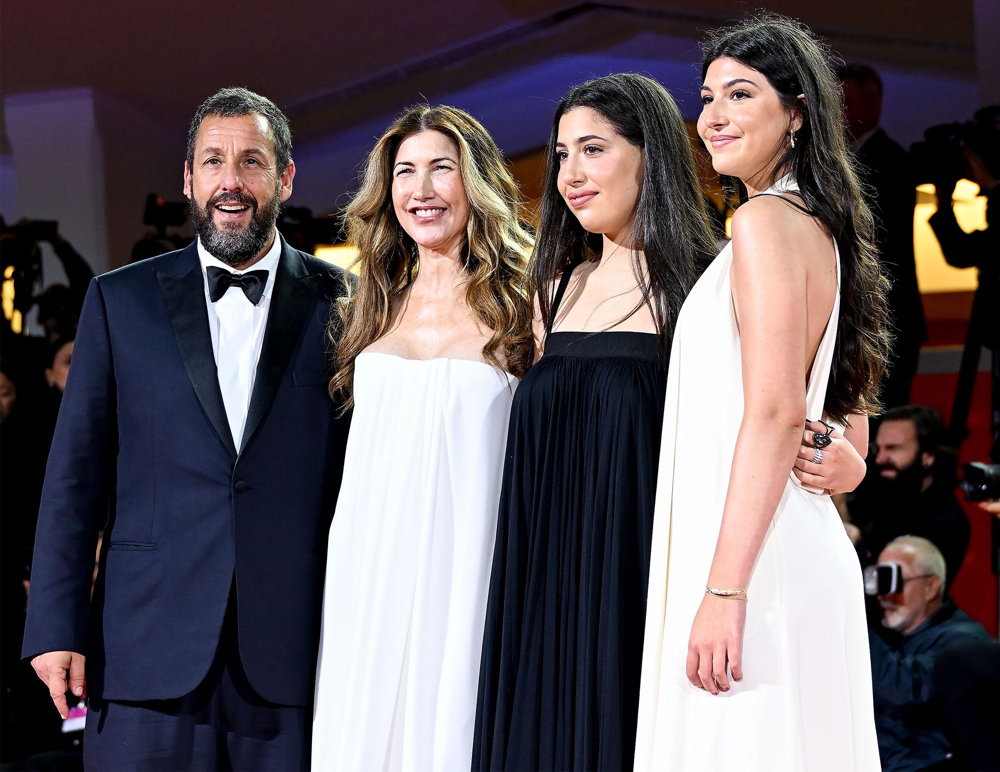 Fotos Familiares De Adam Sandler Con Sus Hijas Sadie Y Sunny Us Weekly Fotos Familiares De Adam Sandler Con Sus Hijas Sadie Y Sunny Us Weekly