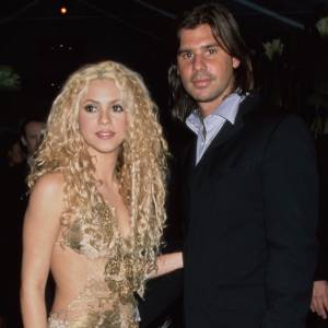 Shakira y Antonio de la Rúa en 2001.