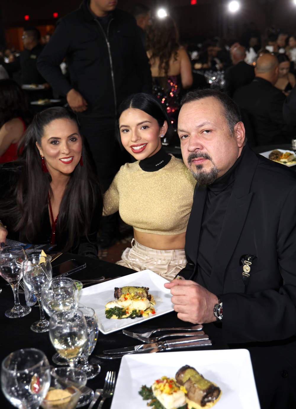 Aneliz Álvarez Alcalá, Ángela Aguilar y Pepe Aguilar.