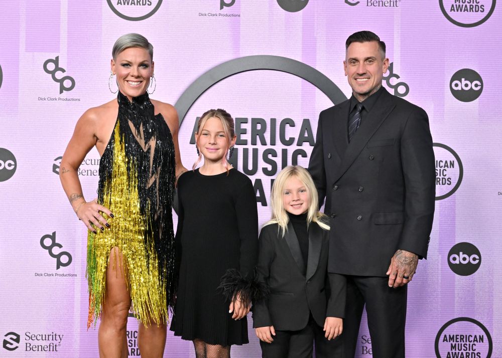 Pink, Willow Sage Hart, Jameson Moon Hart and Carey Hart